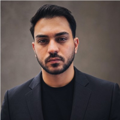 Professional portrait of Alireza Shokri, freelance WordPress developer and web designer